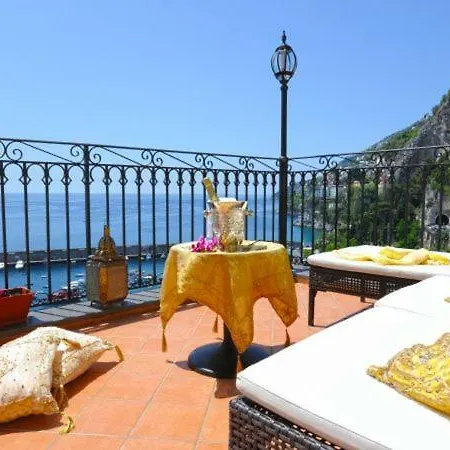 Holiday home Sleeps 6 Air Con Wifi