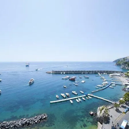 Sleeps 6 Air Con Wifi Holiday home Amalfi
