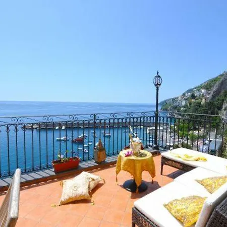 Holiday home Sleeps 6 Air Con Wifi