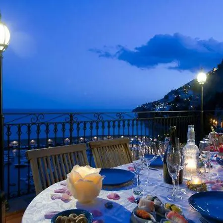 Sleeps 6 Air Con Wifi Holiday home *