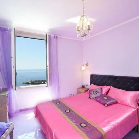 Sleeps 6 Air Con Wifi