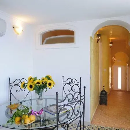 Sleeps 6 Air Con Wifi