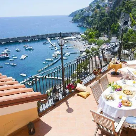 Sleeps 6 Air Con Wifi Holiday home Amalfi