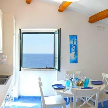 Holiday home Sleeps 6 Air Con Wifi Amalfi